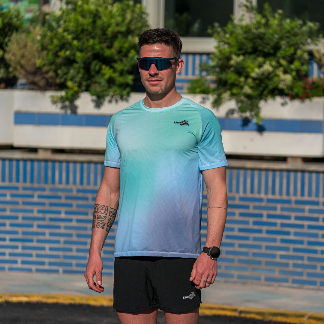 Tee-shirt running homme – Kiwami
Le tee-shirt homme running Kiwami est conçu pour la course à pied. Fabriqué en France, il se distingue par ses matières légères et respirantes, offrant un confort optimal et une performance maximale à chaque entraînement et compétition. Découvrez notre équipement de running pour hommes, alliant style et technicité.