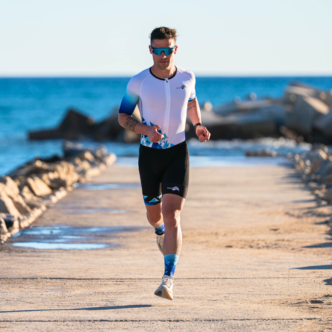 Kiwami Sports Hiranga LD Aero Herren Triathlon Einteiler – Aero Langdistanzanzug mit Taschen und Ärmeln