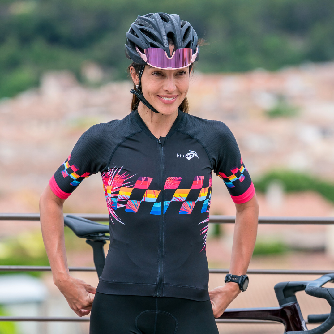 maillot vélo femme noir avec des couleurs design original fabrication française