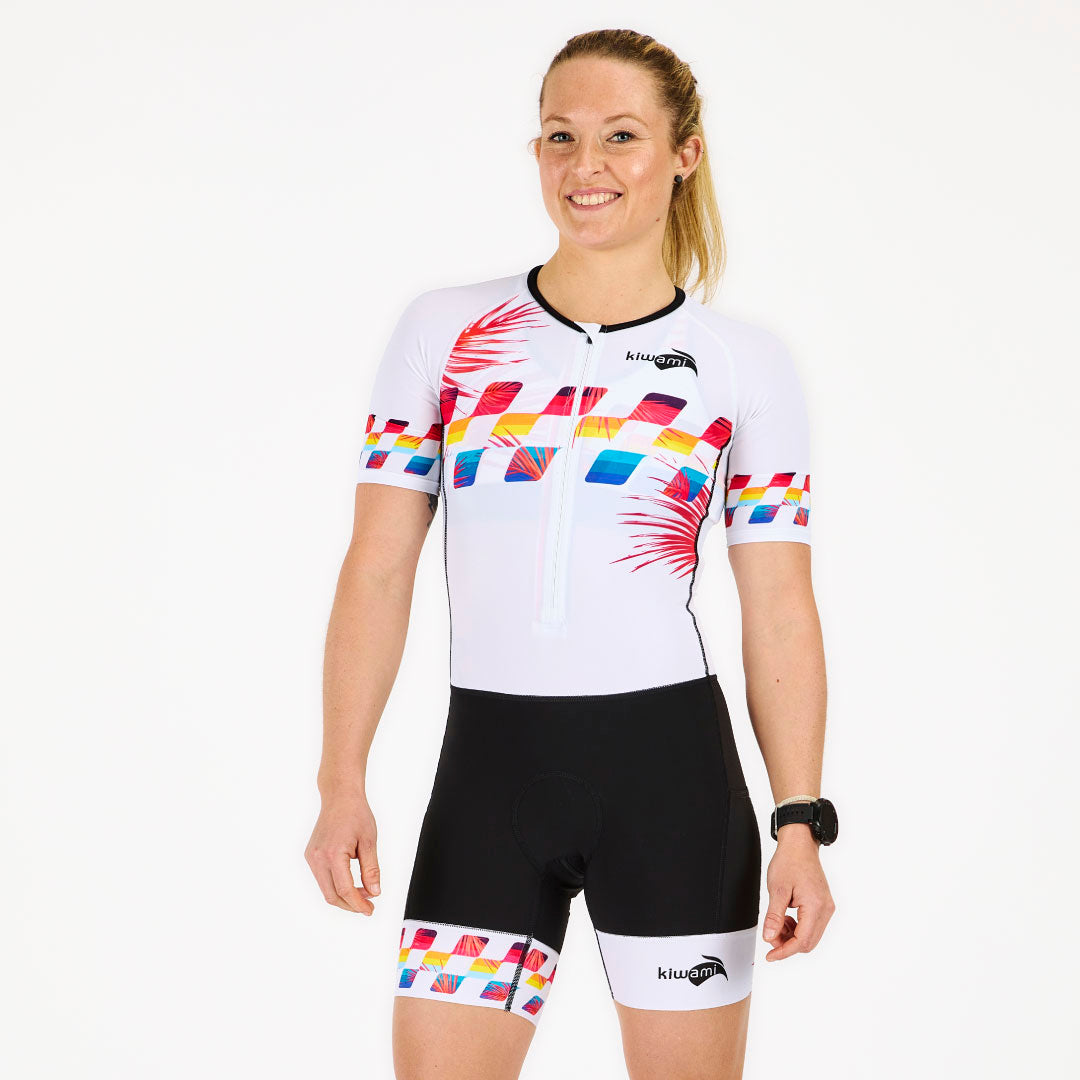 tenue de triathlon femme type " combinaison trifonction" - conçue pour enchaîner les trois disciplines natation vélo course à pied- Une tenue de référence pour les triathlètes féminines