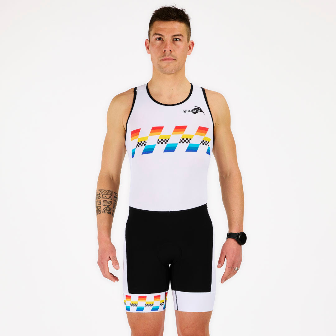 La combinaison trifonction kiwami sports homme permet d'enchaîner les 3 épreuves du triathlon natation vélo course à pied sans changer de tenue. Fabrication Française