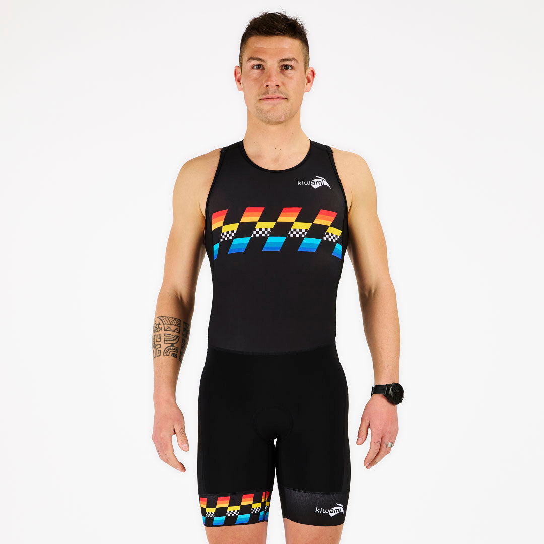 La combinaison trifonction kiwami sports homme permet d'enchaîner les 3 épreuves du triathlon natation vélo course à pied sans changer de tenue. Fabrication Française