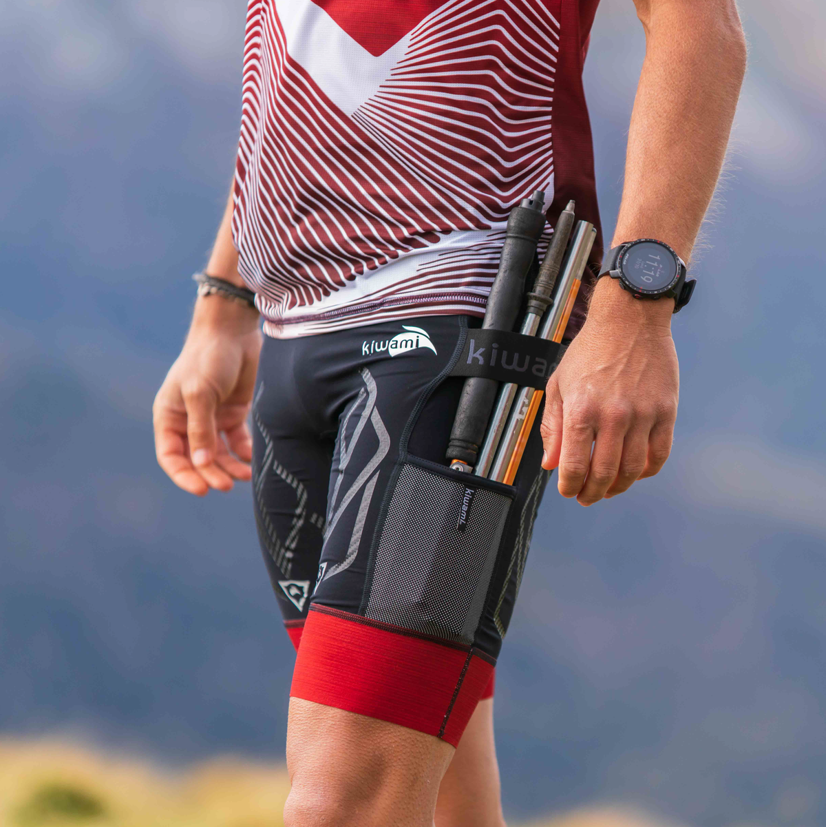 short cuissard avec soutien musculaire et porte-bâtons- couleur rouge-cairn-fabrication-française