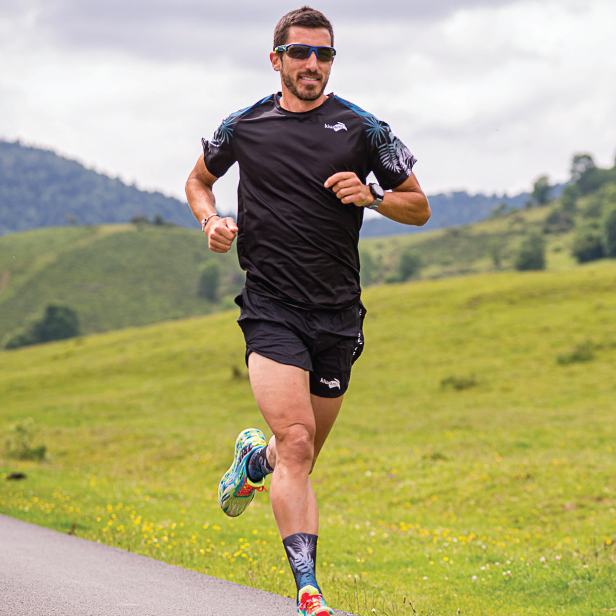 tee-shirt-running-men-black-flowers-kiwami-sports-3-1