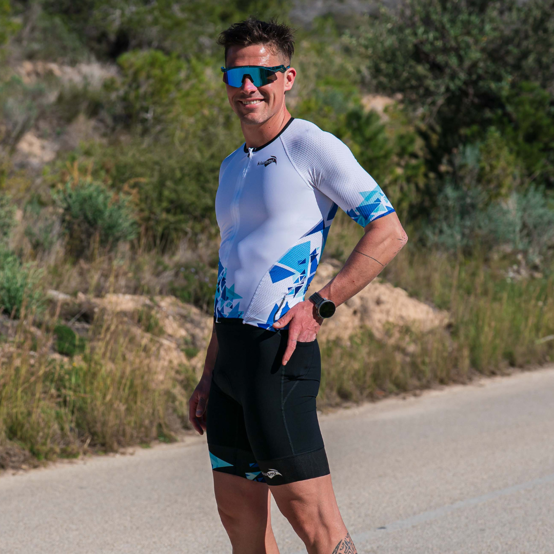 Triathlon Wettkampfanzug Herren Hiranga LD Aero Kiwami – Aero Einteiler mit Ärmeln und Rückentaschen Made in France