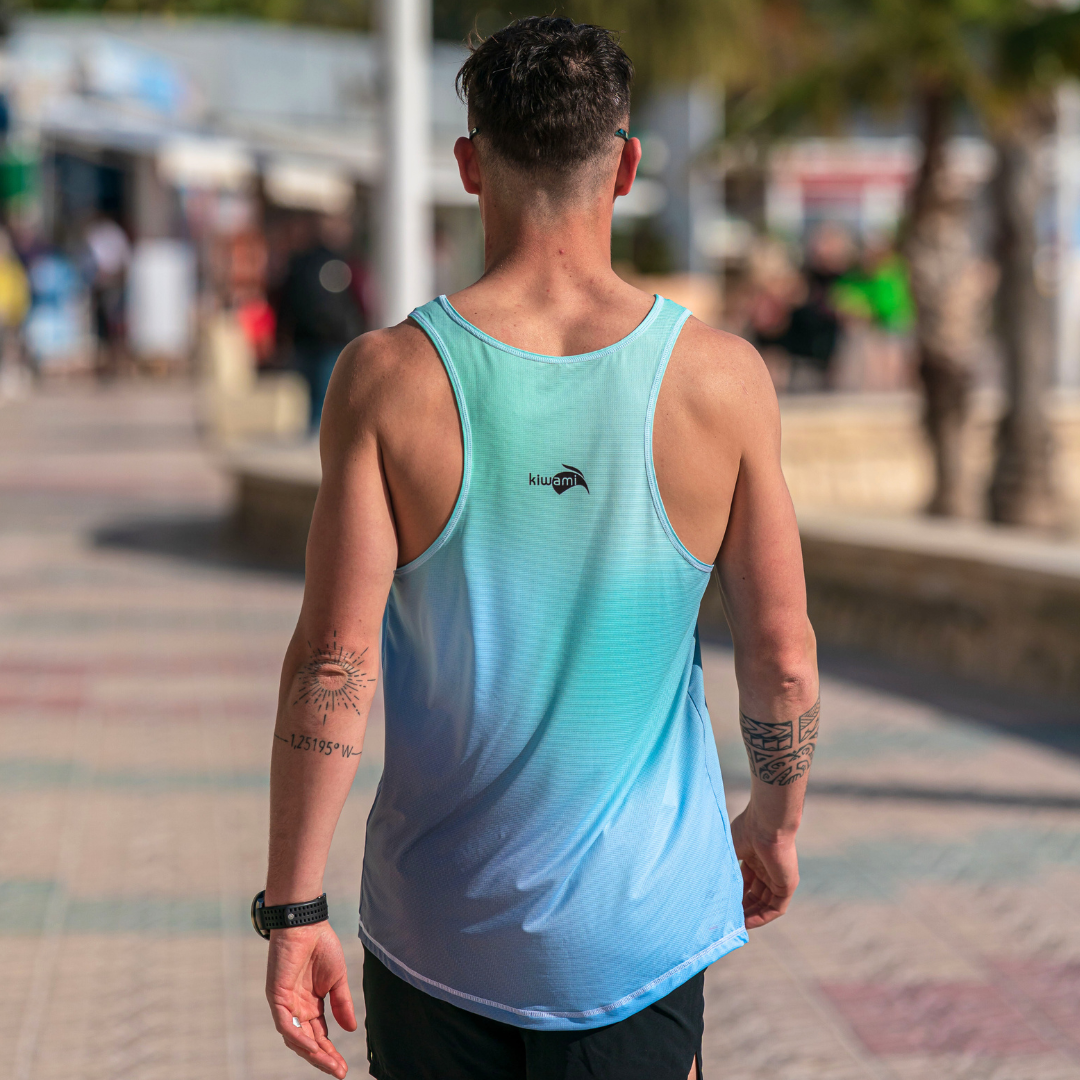 Men's running tank top – Kiwami
The Kiwami men's running tank top is designed for running, featuring lightweight, soft, and highly breathable fabrics for optimal comfort during training and races. Original design, made in France, combining performance and style.