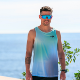 Débardeur running homme – Kiwami
Le débardeur de course à pied pour homme Kiwami est conçu pour le running. Il se distingue par sa légèreté  et son excellente respirabilité, offrant un confort optimal pendant l’entraînement et les compétitions. Original et fabriqué en France, il allie performance et style.