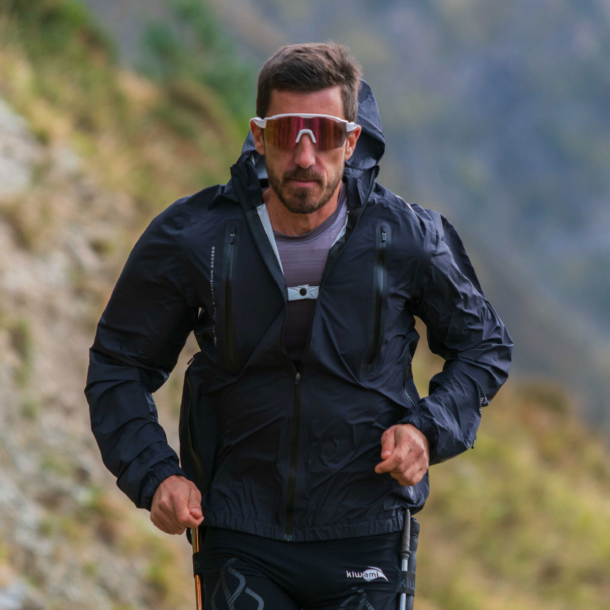 Vêtements techniques Trail Running Homme : veste, short, maillot