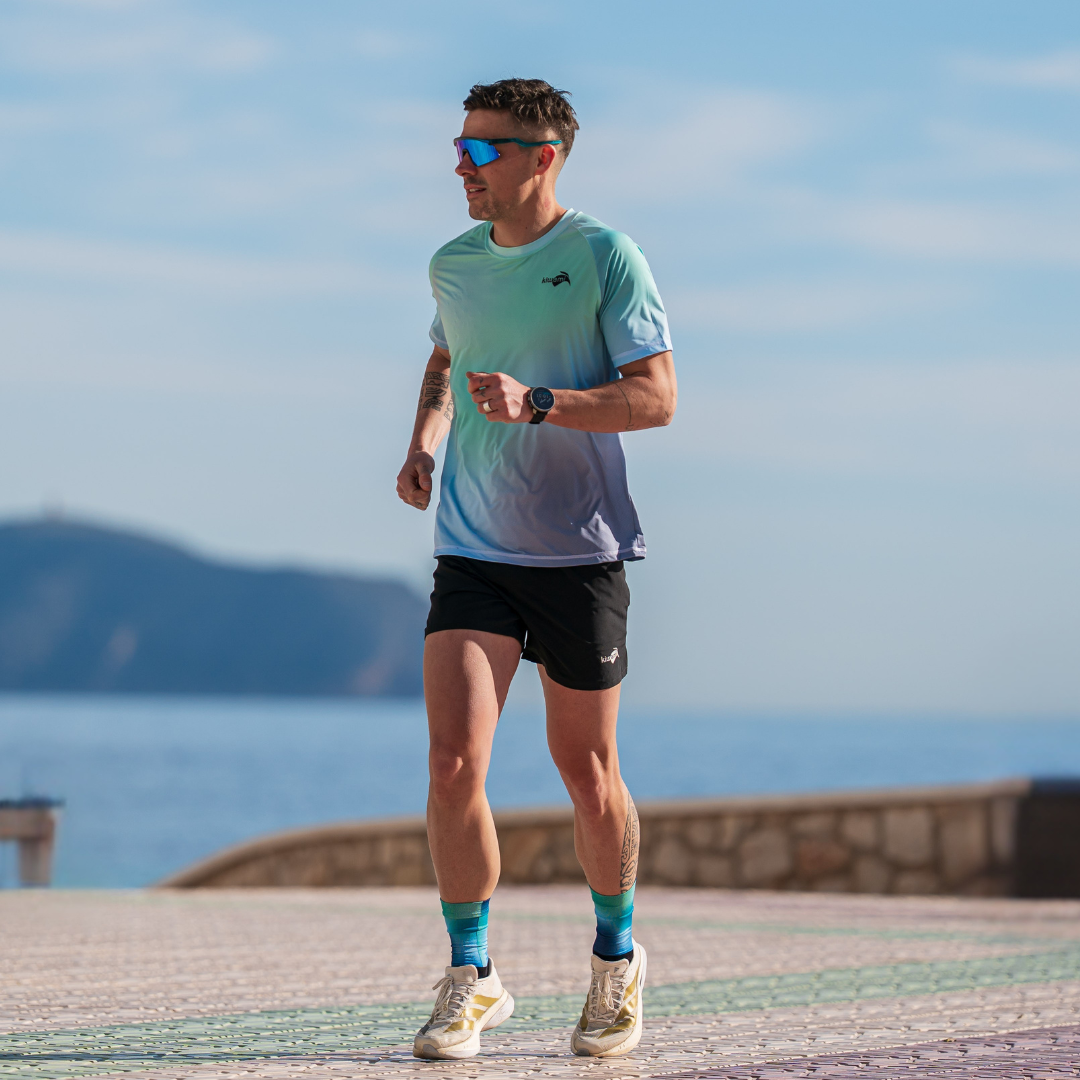 Tee-shirt running homme – Kiwami
Le tee-shirt homme running Kiwami est conçu pour la course à pied. Fabriqué en France, il se distingue par ses matières légères et respirantes, offrant un confort optimal et une performance maximale à chaque entraînement et compétition. Découvrez notre équipement de running pour hommes, alliant style et technicité.