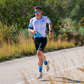 Aerodynamischer Triathlon Einteiler Herren Hiranga LD Aero Kiwami mit Ärmeln und Taschen – Langdistanz Triathlonanzug Made in France