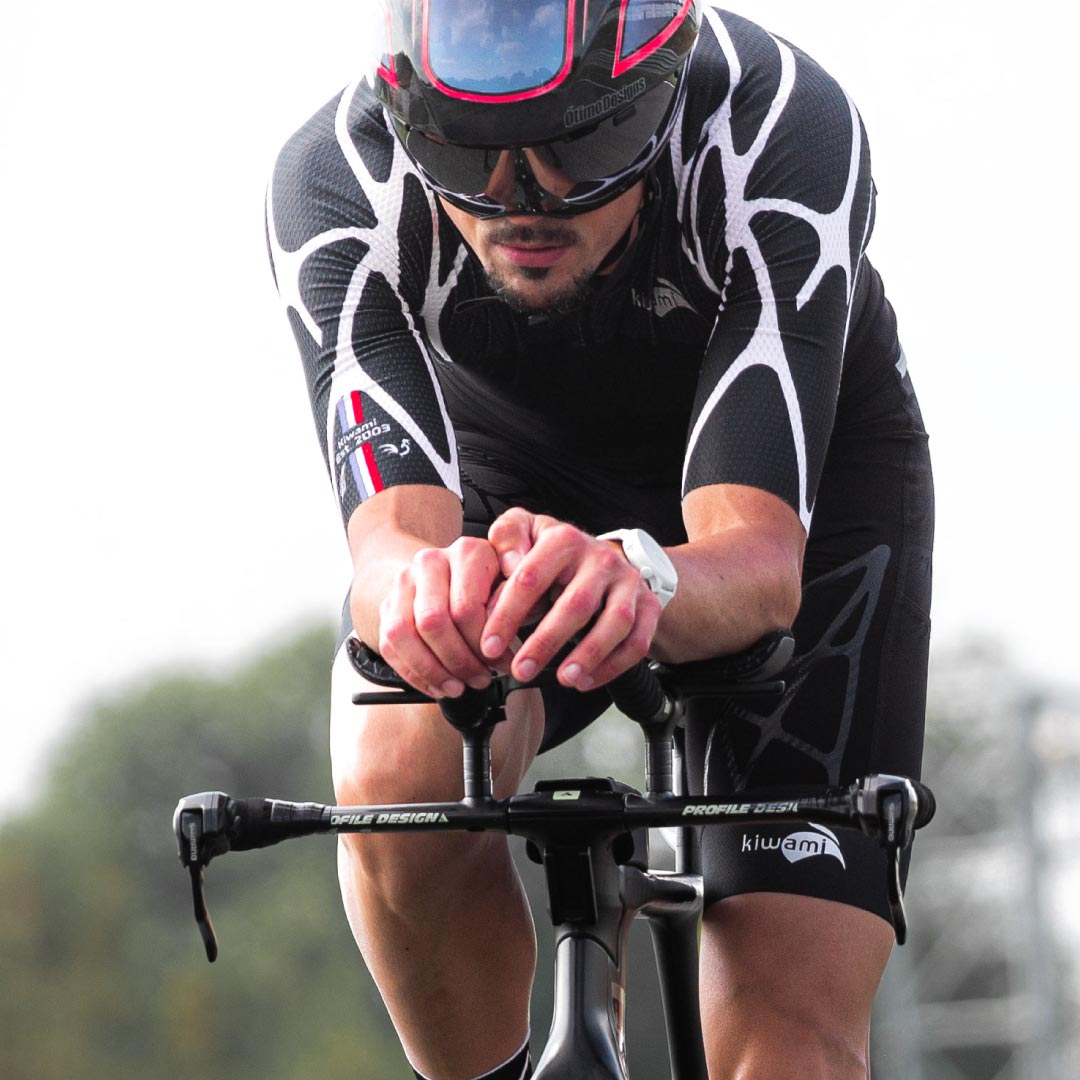 combinaison de triathlon homme type trifonction longue distance pour Ironman kiwami sports edition spéciale full black fabrication française
