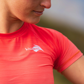 Tee-shirt sport femme idéal pour courir fabriquée en France. Léger - Performant - Confortable - Respirant. trail-running-montagne
