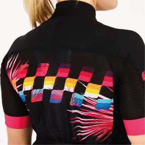 nouveaux maillots de cyclisme pour femmes, fabriqués en France. Roulez tout en confort avec un maillot vélo respirant, ultraléger, et au design unique. kiwami sports fabrication française - mesh