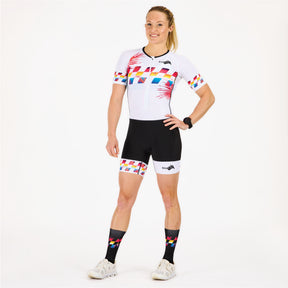 tenue de triathlon femme type " combinaison trifonction" - conçue pour enchaîner les trois disciplines natation vélo course à pied- Une tenue de référence pour les triathlètes féminines