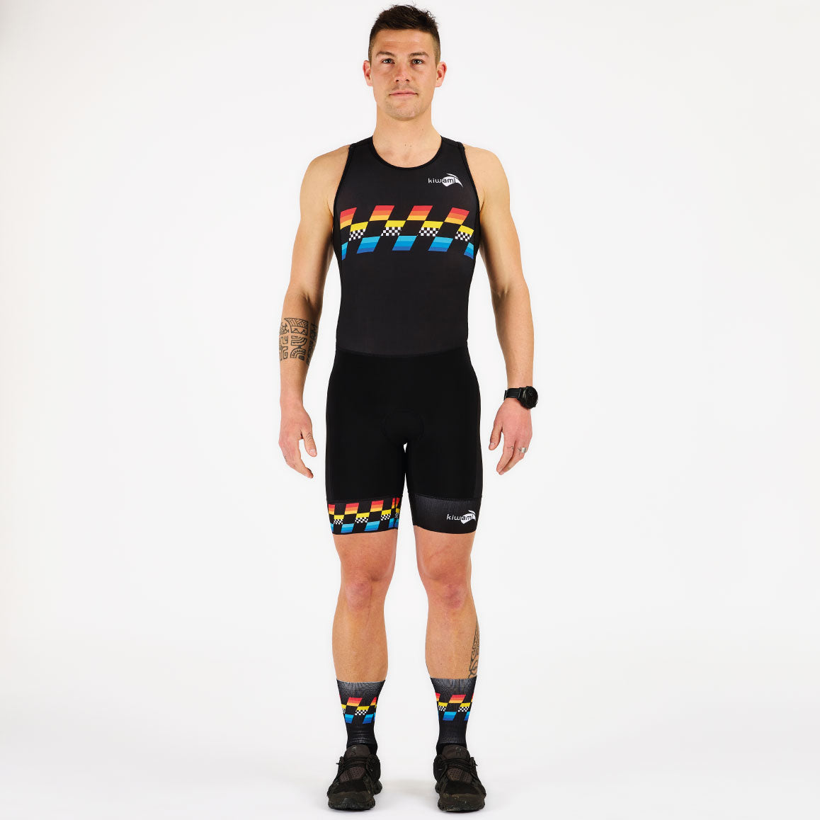 La combinaison trifonction kiwami sports homme permet d'enchaîner les 3 épreuves du triathlon natation vélo course à pied sans changer de tenue. Fabrication Française