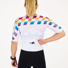 combinaison de triathlon trifonction  longue distance équipement femme pour le triathlon offrant confort, performance et design. Fabrication Française Kiwami Sports